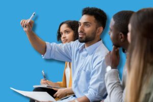 un homme se posant des questions sur lui-même