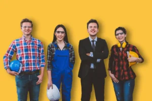 un groupe de quatre professionnels exerçants chacun de professions différentes pour représenter les différents secteurs qui recrutent à Caen
