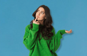 femme qui réfléchit à comment faire un bilan de compétences gratuitement