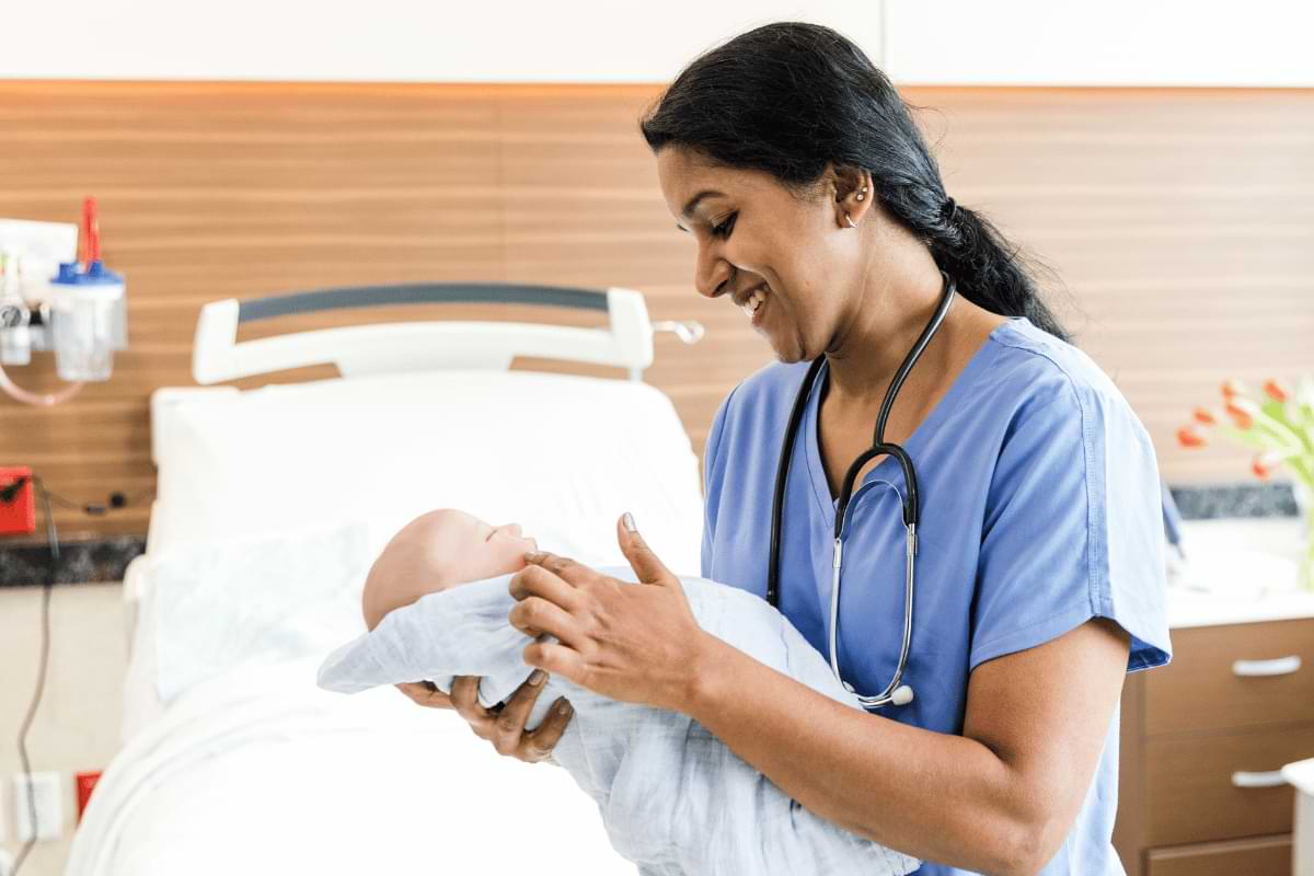 Devenir sage-femme reconversion