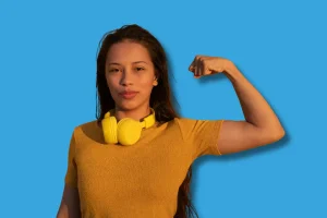 Une femme forte montrant qu'elle a confiance en elle