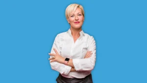 Une femme épanouie après avoir passé un biln de compétences chez Yaplu-k