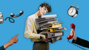 Un jeune homme se sent en difficulté au travail, il ressent une perte de sens et une fatigue intense. Il commence à faire du quiet quitting.