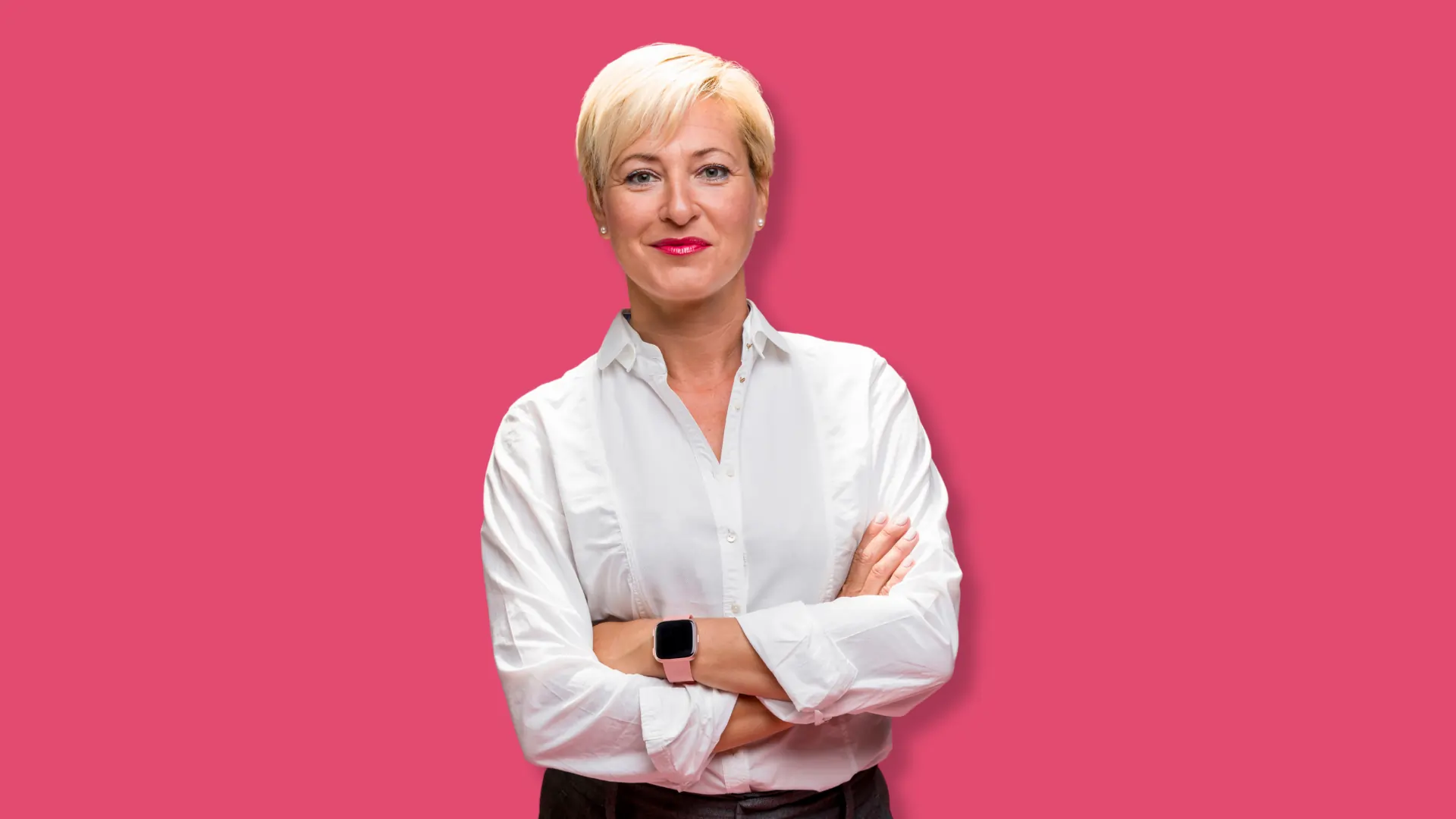 Cette femme se prépare à effectuer une PMSMP dans une entreprise d'accueil 
