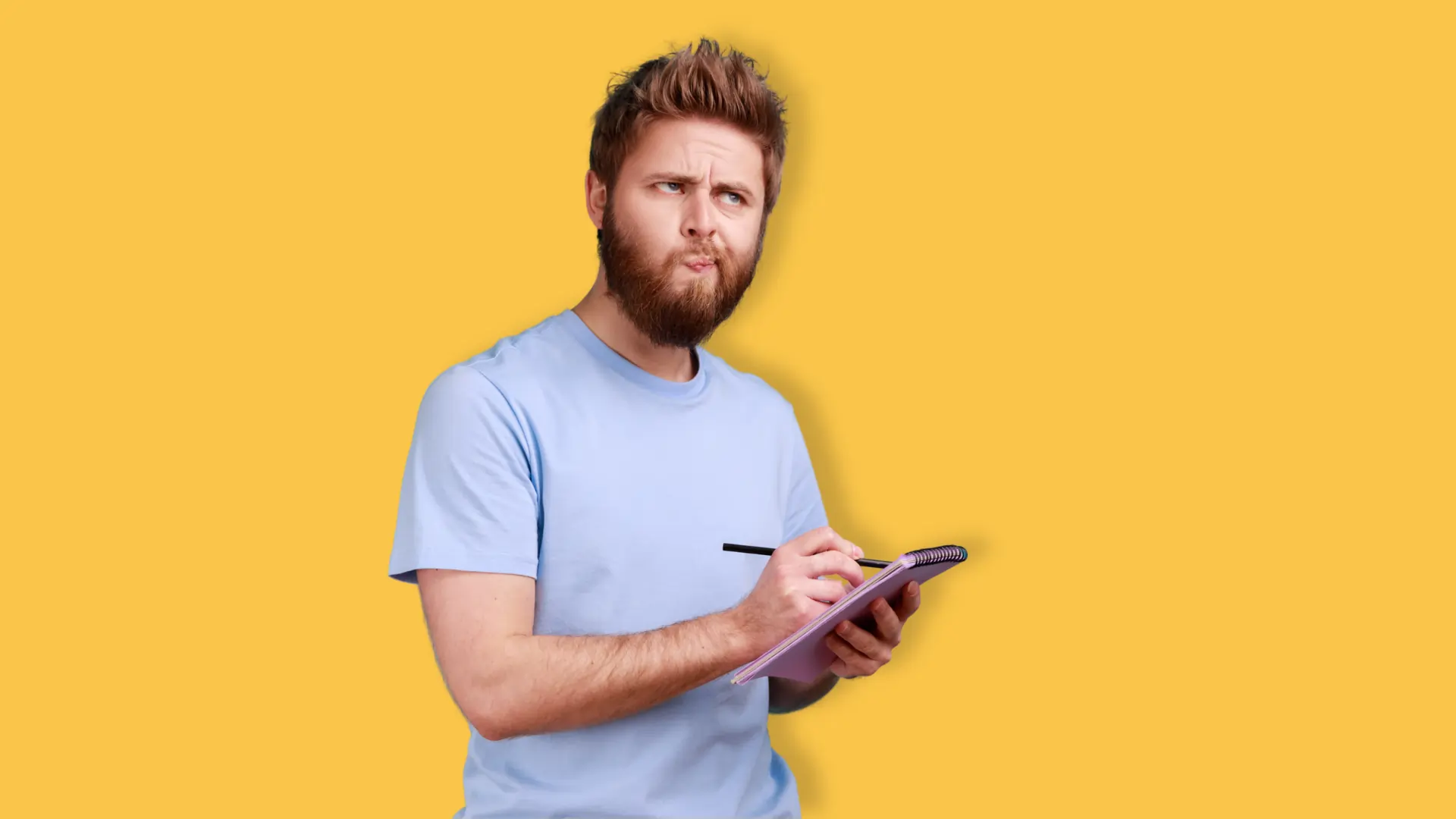 Cet homme se demande quel métier est fait pour lui en passant le test RIASEC lors d'un bilan de compétences